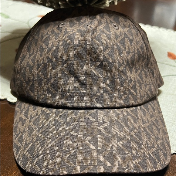 Michael Kors Brown Monogram Cap - Picture 1 of 11